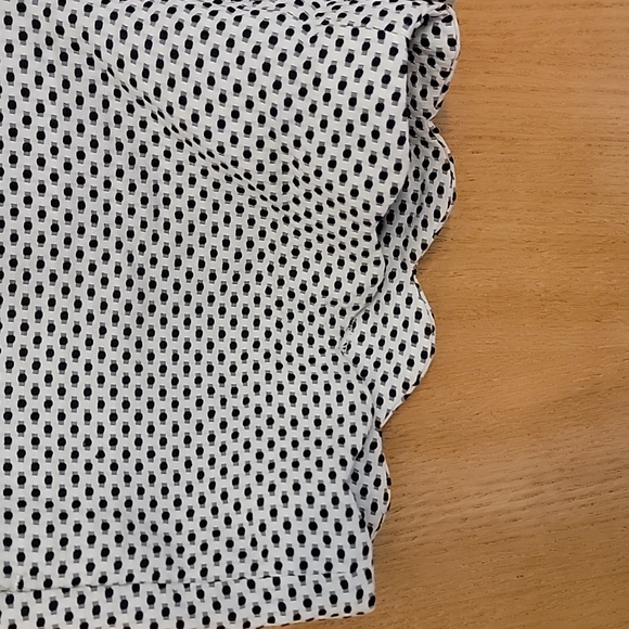 Cynthia Rowley size 2 scalloped shorts - Picture 2 of 4